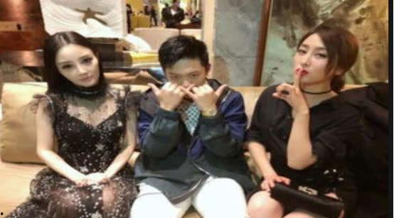 娱乐圈吃瓜群众们,揭秘明星背后的“瓜田”故事